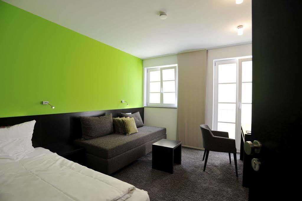 Cafe Elisabeth Hotel Mutterstadt Buitenkant foto